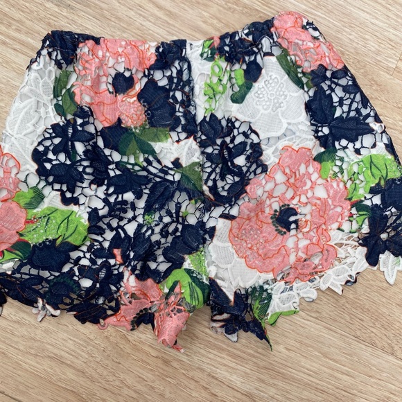 Eyelet shorts - Picture 4 of 5